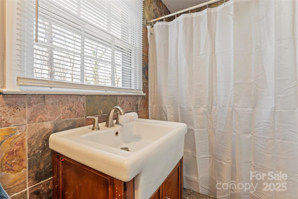8101 Kerrybrook Cir Charlotte, NC 28214