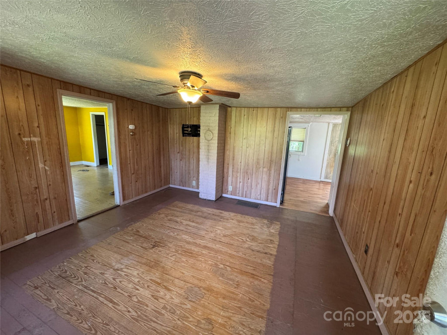 17 Jenny St Asheville, NC 28806