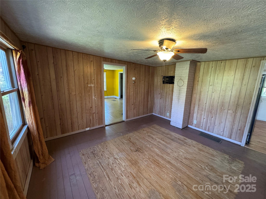 17 Jenny St Asheville, NC 28806