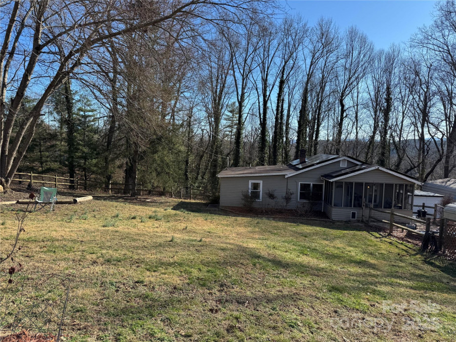 17 Jenny St Asheville, NC 28806