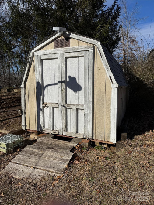 17 Jenny St Asheville, NC 28806