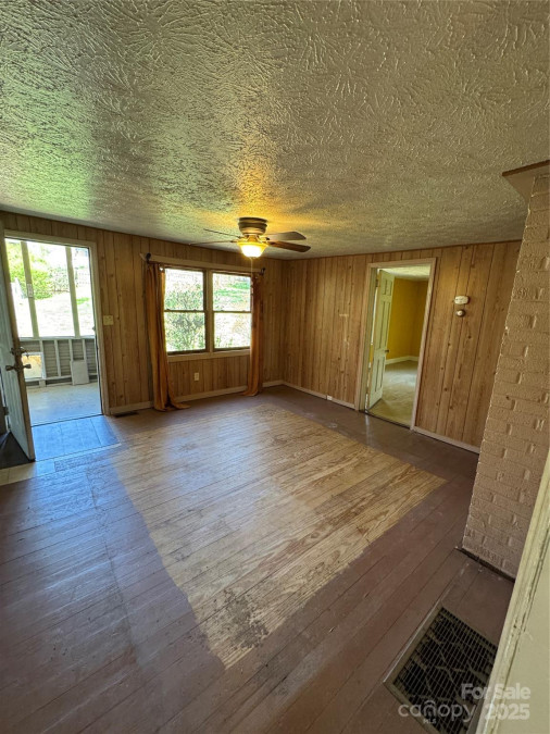 17 Jenny St Asheville, NC 28806