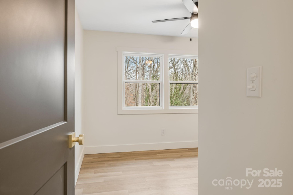 7 Angus Ln Asheville, NC 28805