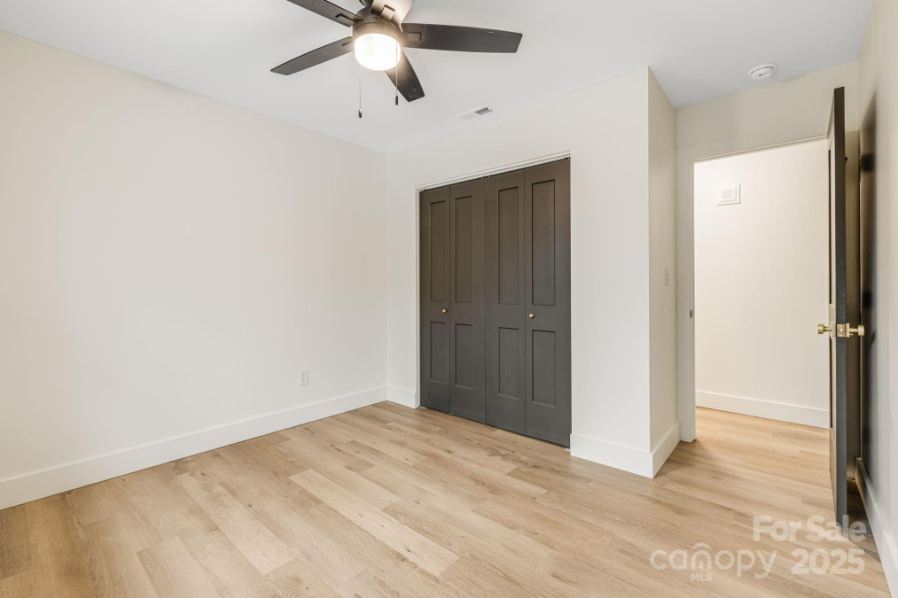 7 Angus Ln Asheville, NC 28805