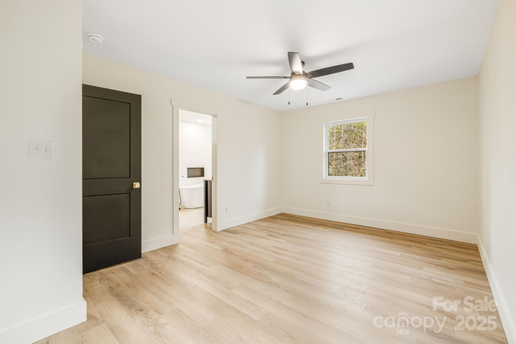 7 Angus Ln Asheville, NC 28805