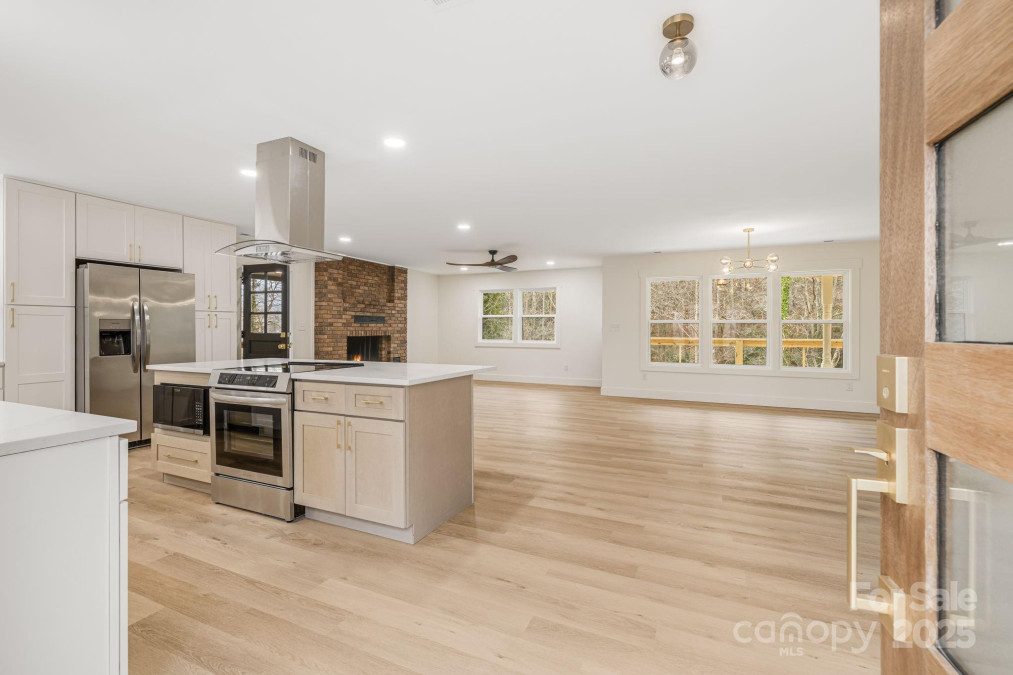 7 Angus Ln Asheville, NC 28805