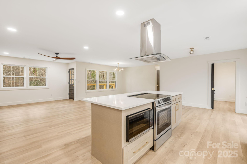 7 Angus Ln Asheville, NC 28805