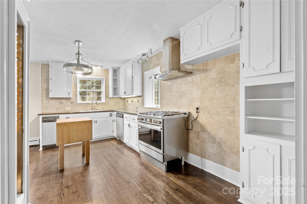121 33rd Ave Hickory, NC 28601