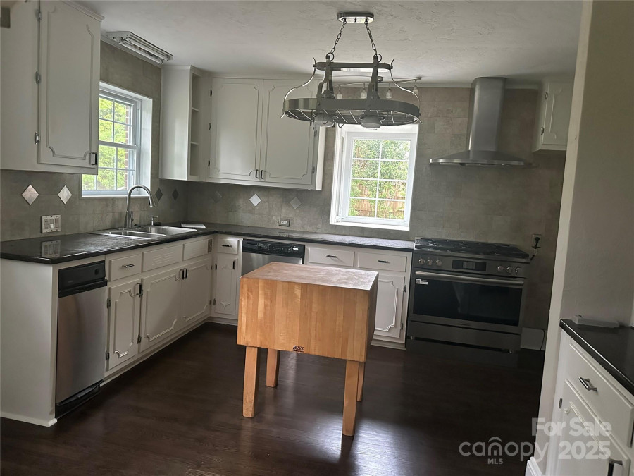 121 33rd Ave Hickory, NC 28601
