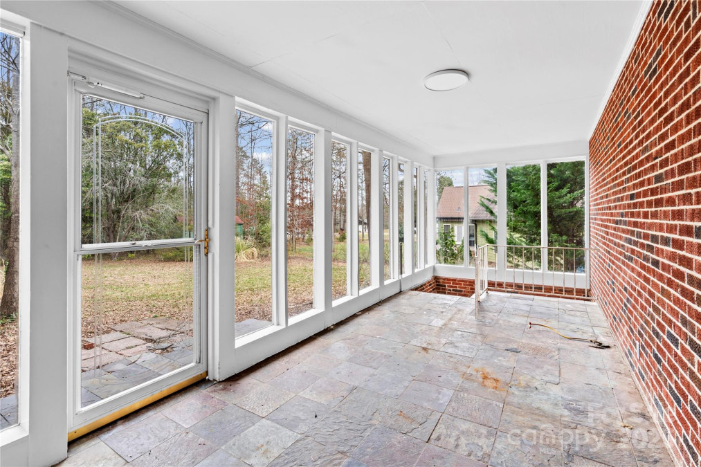 121 33rd Ave Hickory, NC 28601