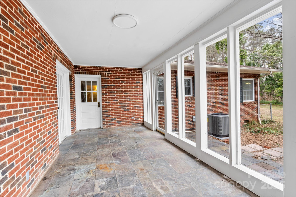 121 33rd Ave Hickory, NC 28601