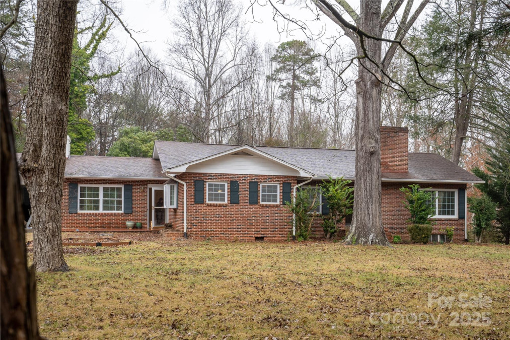 121 33rd Ave Hickory, NC 28601
