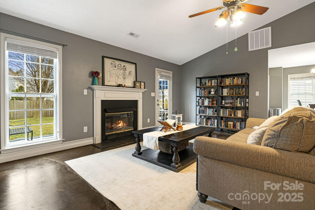 143 Sunberry Trl Fletcher, NC 28732