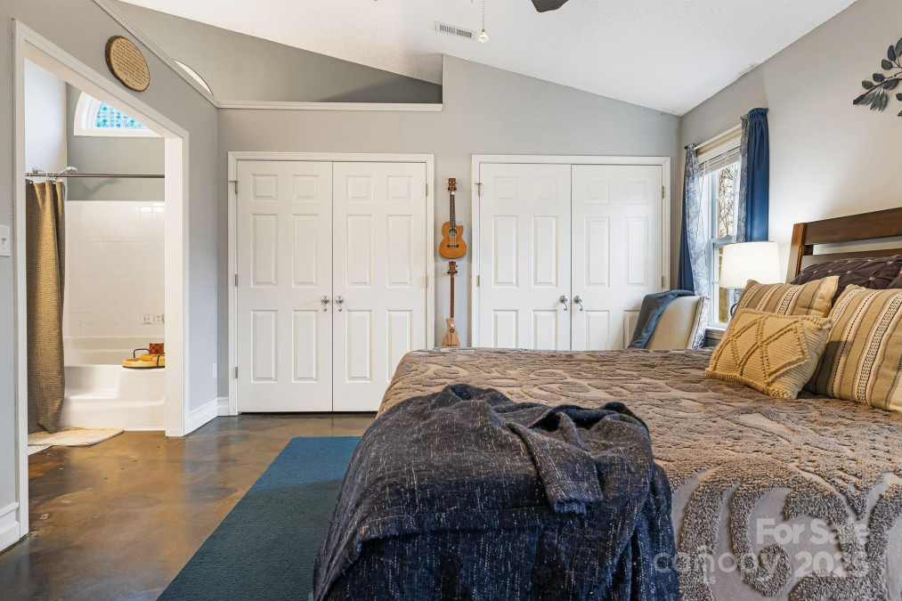 143 Sunberry Trl Fletcher, NC 28732
