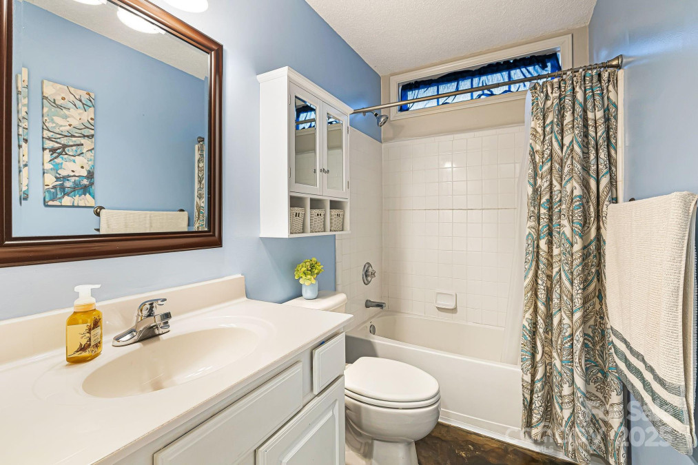 143 Sunberry Trl Fletcher, NC 28732