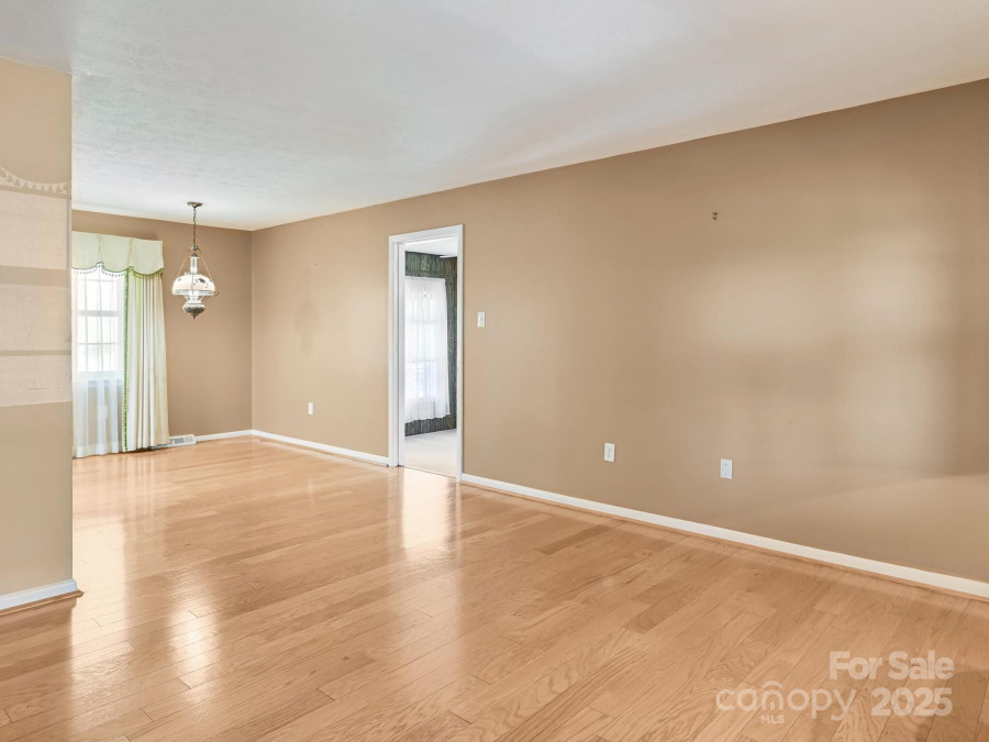 6 Westridge Ct Asheville, NC 28806