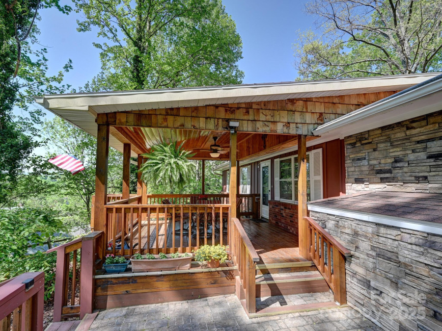 6 Westridge Ct Asheville, NC 28806