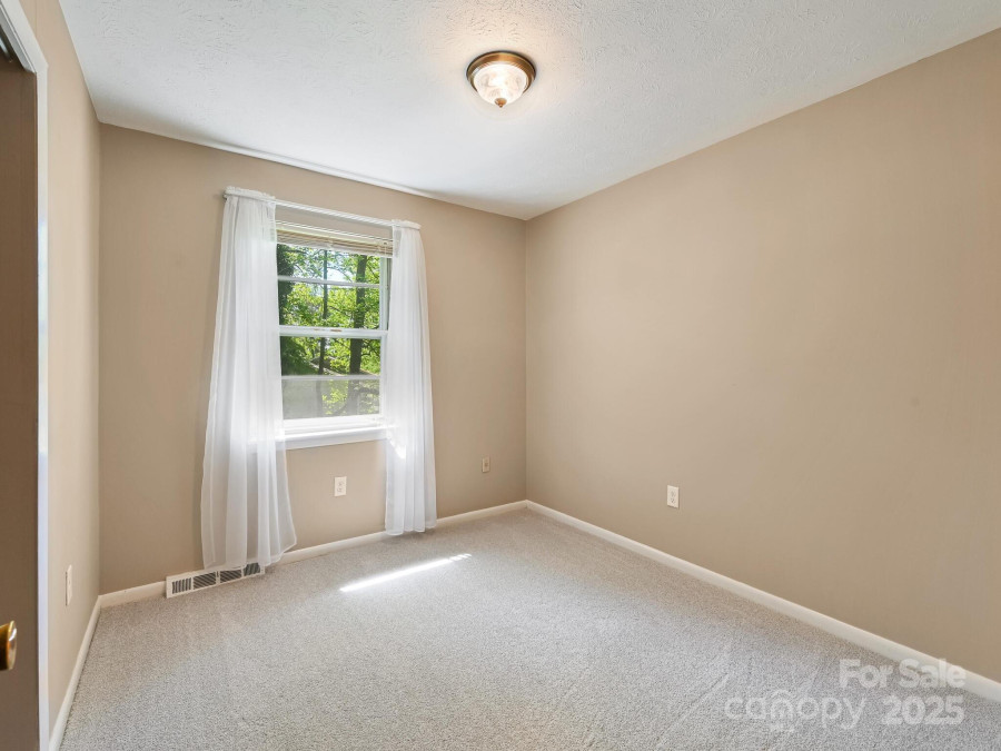 6 Westridge Ct Asheville, NC 28806