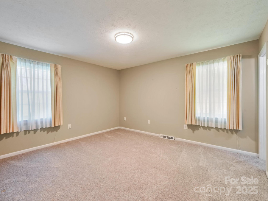 6 Westridge Ct Asheville, NC 28806