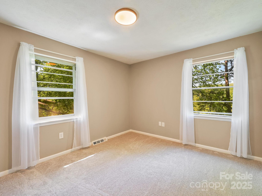 6 Westridge Ct Asheville, NC 28806