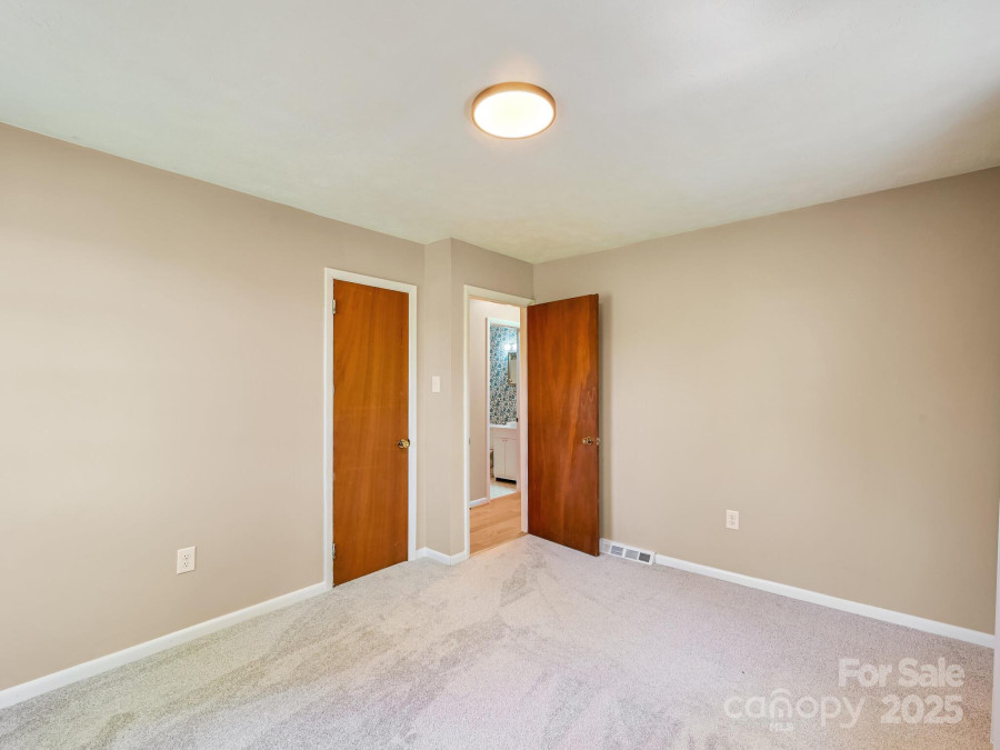 6 Westridge Ct Asheville, NC 28806