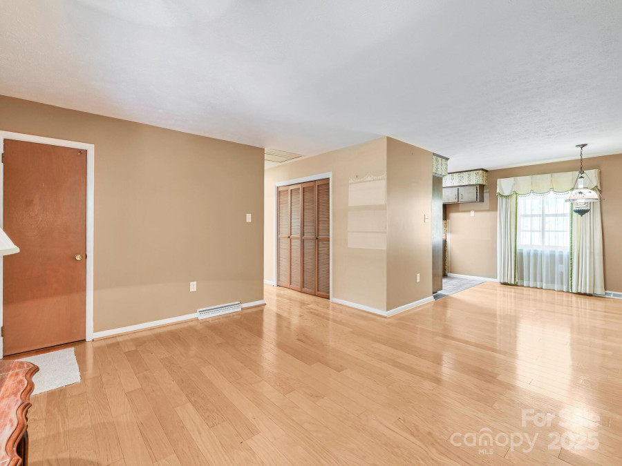 6 Westridge Ct Asheville, NC 28806