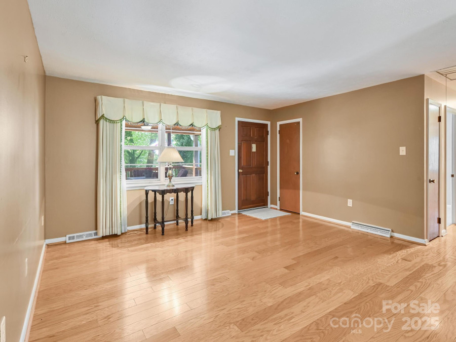 6 Westridge Ct Asheville, NC 28806