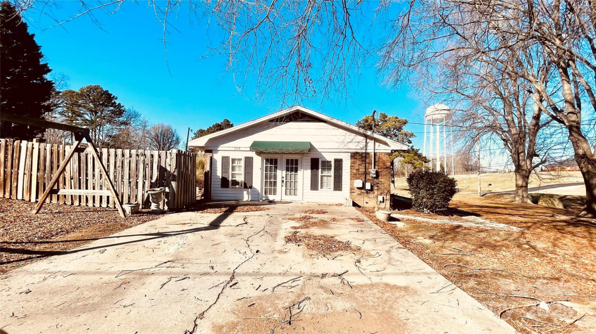742 Aquadale Rd Albemarle, NC 28001