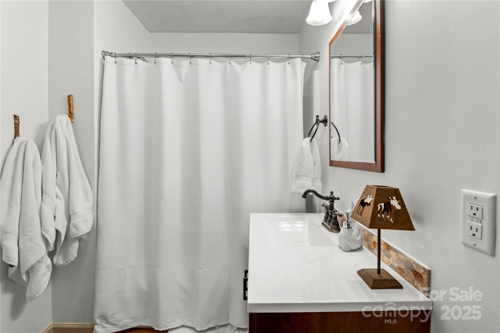 642 Mountainside Dr Waynesville, NC 28786