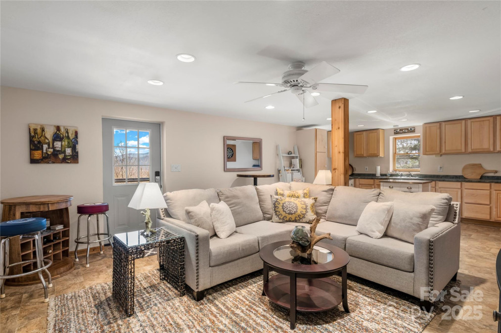642 Mountainside Dr Waynesville, NC 28786