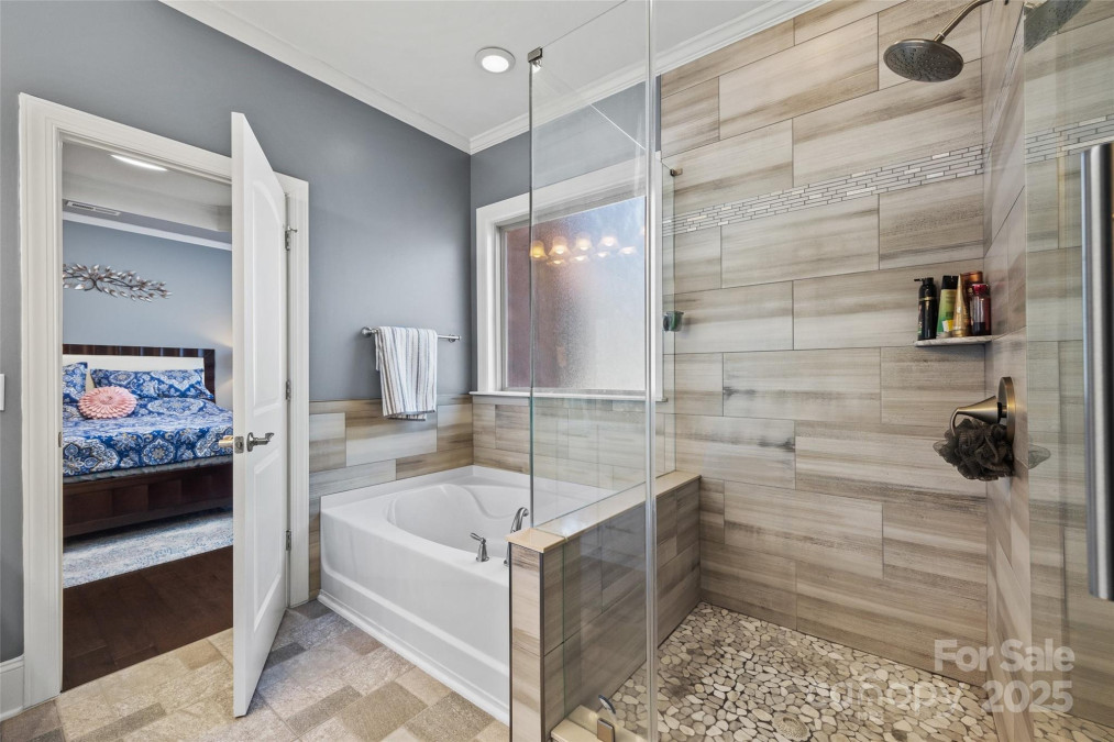 615 Bourton House Dr Charlotte, NC 28211