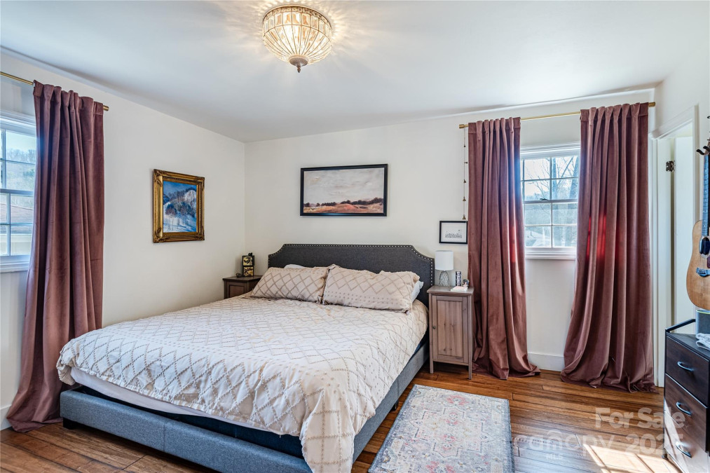 7 Brookcliff Dr Asheville, NC 28804