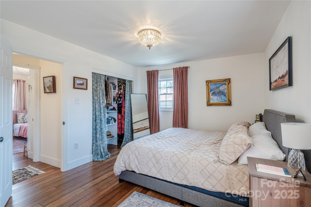 7 Brookcliff Dr Asheville, NC 28804