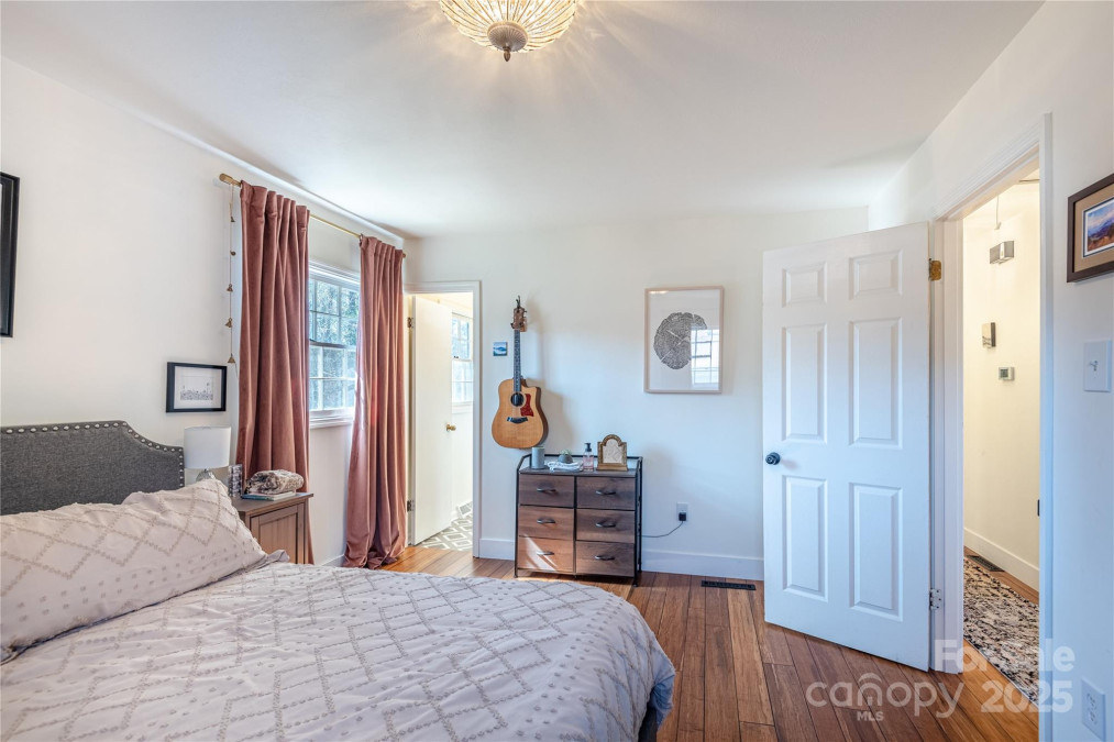 7 Brookcliff Dr Asheville, NC 28804
