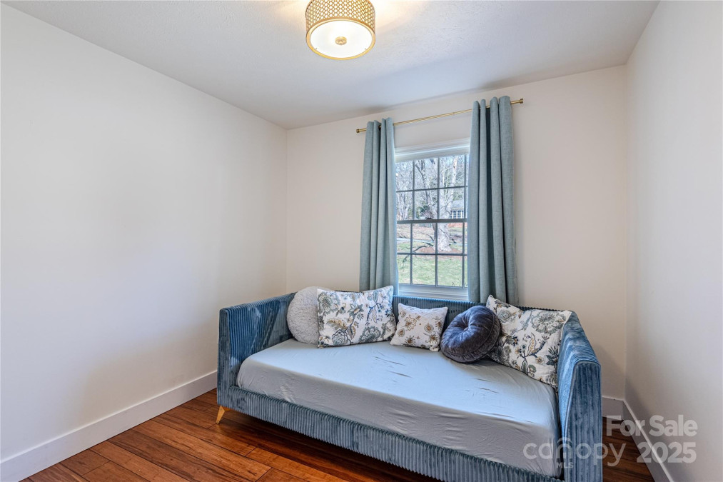 7 Brookcliff Dr Asheville, NC 28804