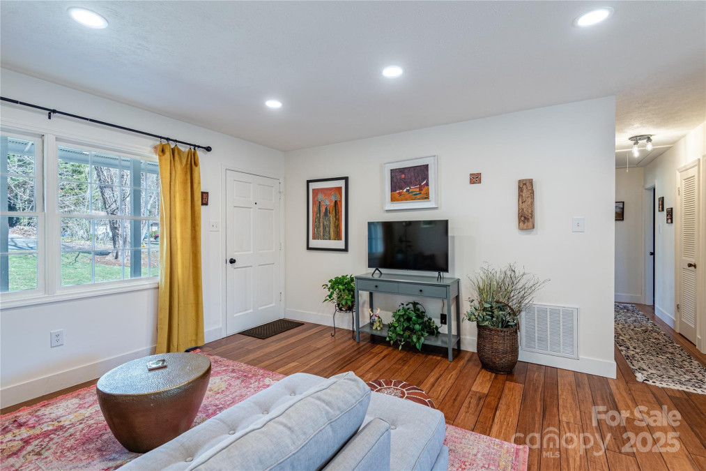 7 Brookcliff Dr Asheville, NC 28804