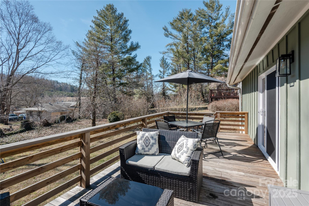 7 Brookcliff Dr Asheville, NC 28804