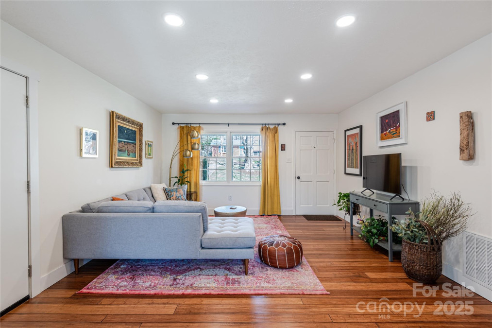 7 Brookcliff Dr Asheville, NC 28804