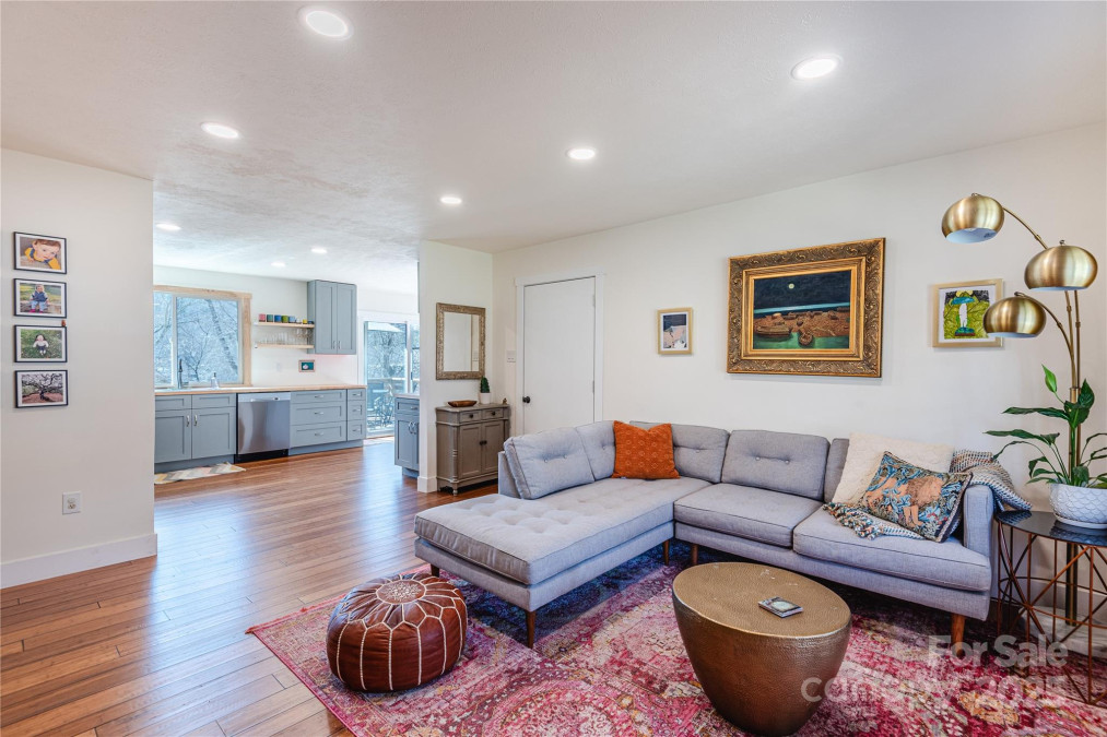7 Brookcliff Dr Asheville, NC 28804