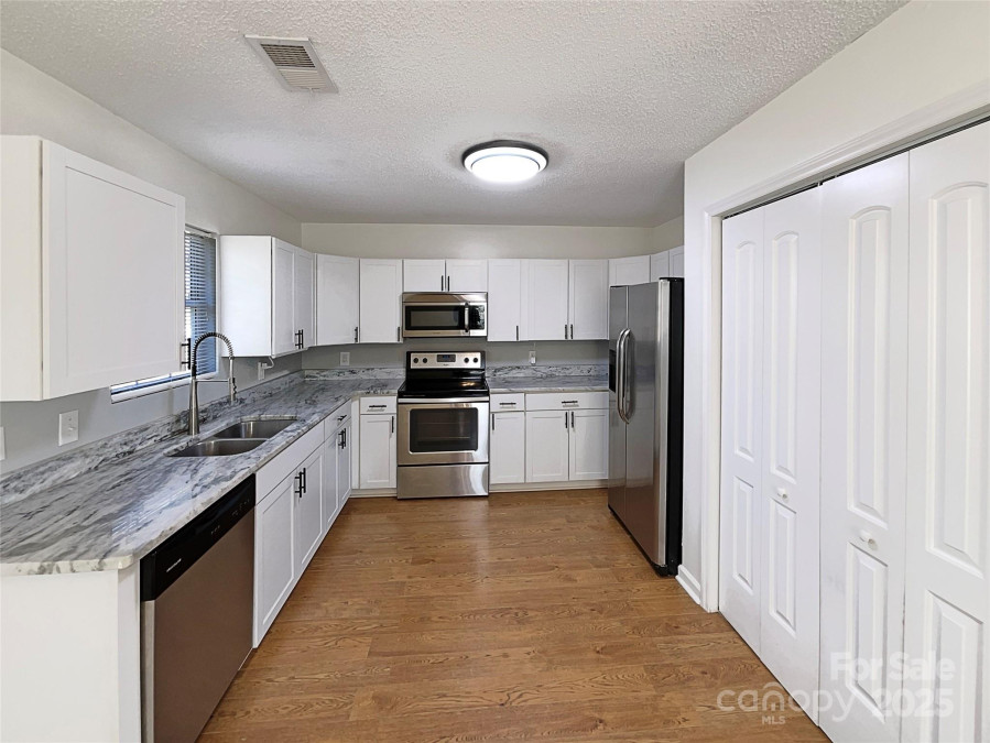 205 Mauney St Mount Holly, NC 28120