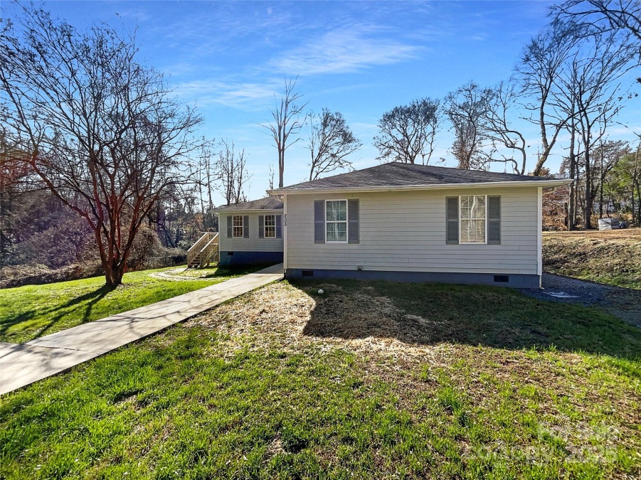 205 Mauney St Mount Holly, NC 28120
