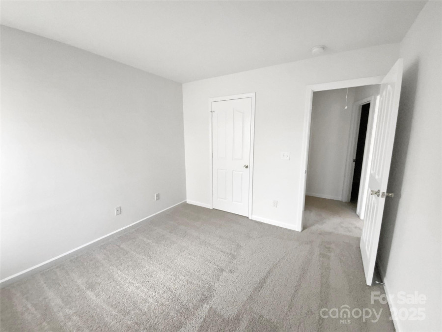 2643 Meadow Knoll Dr Charlotte, NC 28269