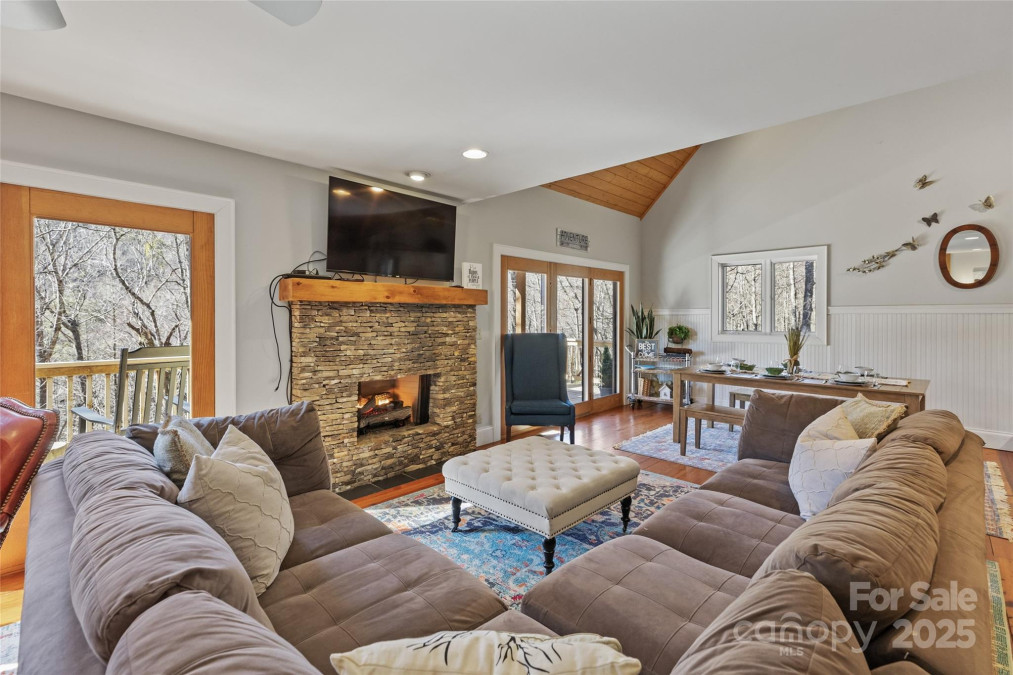 34 Red Cedar Ct Sapphire, NC 28774