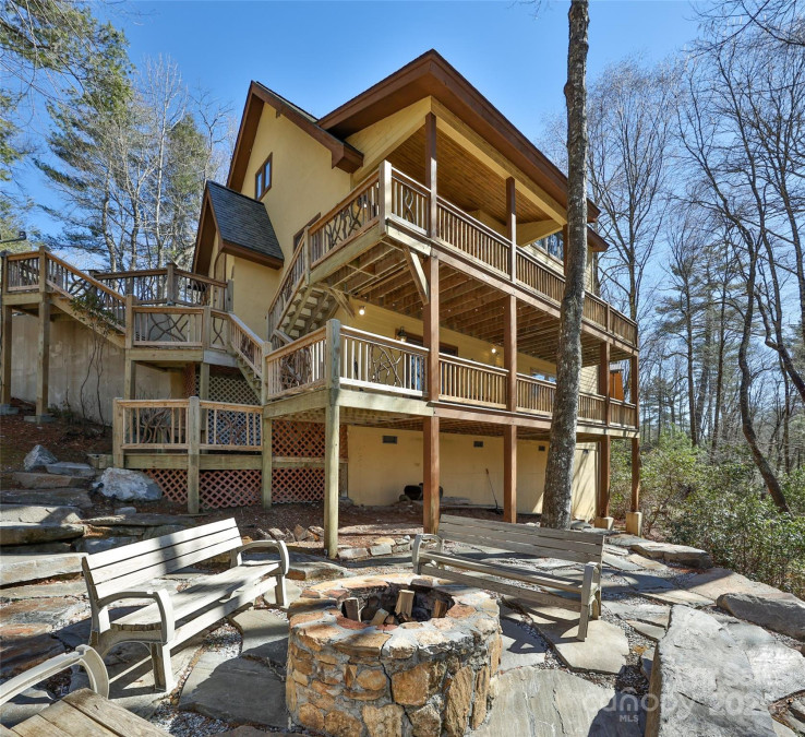 34 Red Cedar Ct Sapphire, NC 28774
