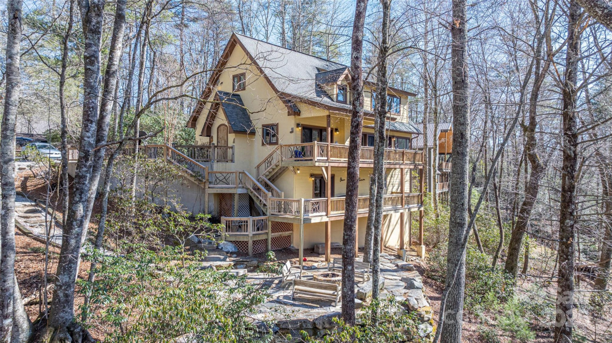 34 Red Cedar Ct Sapphire, NC 28774