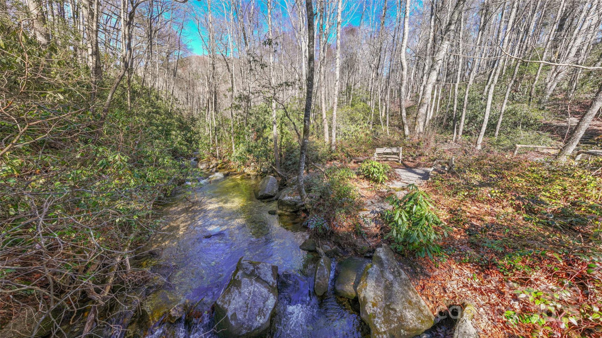 34 Red Cedar Ct Sapphire, NC 28774