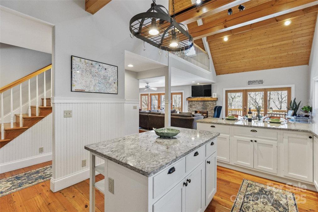 34 Red Cedar Ct Sapphire, NC 28774
