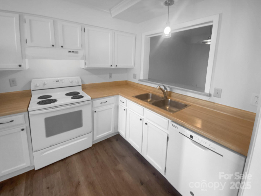 6108 Heath Ridge Ct Charlotte, NC 28210