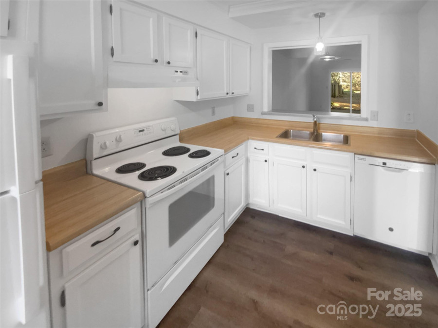 6108 Heath Ridge Ct Charlotte, NC 28210