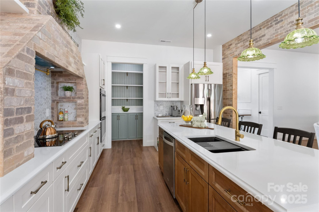 135 Westview Dr Hendersonville, NC 28791